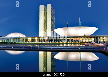 Il Brasile, Brasilia: vista notturna del palazzo del congresso nazionale "Congresso Nacional' Foto Stock