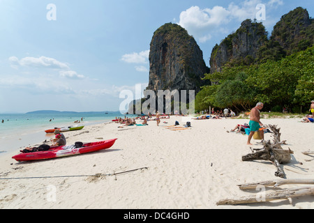 Vista sulla Spiaggia di Phranang vicino a Ao Nang nella provincia di Krabi, Thailandia Foto Stock