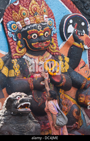 Kala (nero) Bhairab (Shiva) in Durbar Square, Kathmandu. Foto Stock