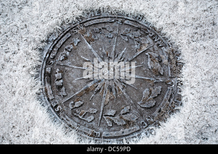 Un immagine a infrarossi di un set di bussola in erba nel parco del Castello di Balmoral, Royal Deeside, Scotland, Regno Unito Foto Stock