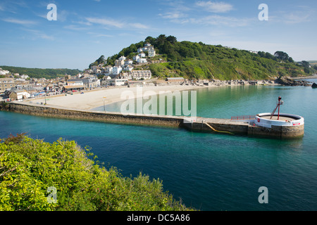 Cornovaglia parete porto Looe England Regno Unito sul cielo blu di una giornata di sole Foto Stock