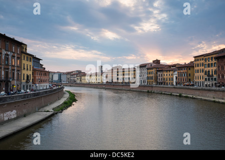 Fiume Arno a Pisa, Toscana, Italia Foto Stock