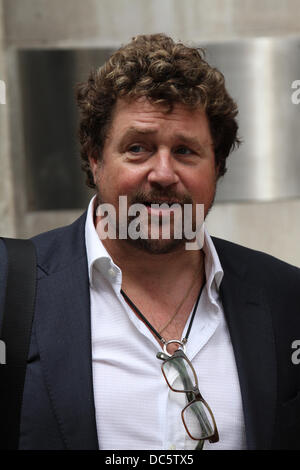 Londra, UK, 9 agosto 2013. Michael Ball visto lasciare BBC radio due studios Credito: WFPA/Alamy Live News Foto Stock