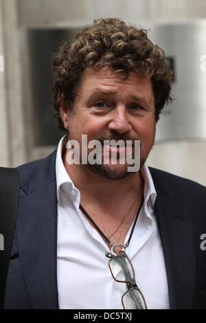 Londra, UK, 9 agosto 2013. Michael Ball visto lasciare BBC radio due studios Credito: WFPA/Alamy Live News Foto Stock