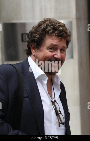 Londra, UK, 9 agosto 2013. Michael Ball visto lasciare BBC radio due studios Credito: WFPA/Alamy Live News Foto Stock