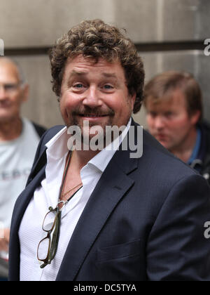 Londra, UK, 9 agosto 2013. Michael Ball visto lasciare BBC radio due studios Credito: WFPA/Alamy Live News Foto Stock