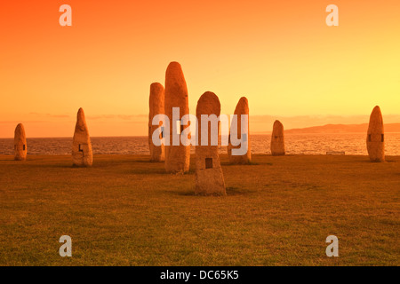 MENHIRES POLA PAZ pietre permanente monumento (©MANOLO PAZ 2001) PASEO DOS MENHIRES Sculpture Park di LA CORUNA Galizia Spagna Foto Stock