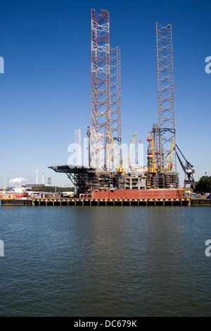 La trivellazione petrolifera della costruzione della piattaforma e Keppel Verolme Botlek cantiere porto di Rotterdam, Paesi Bassi Foto Stock