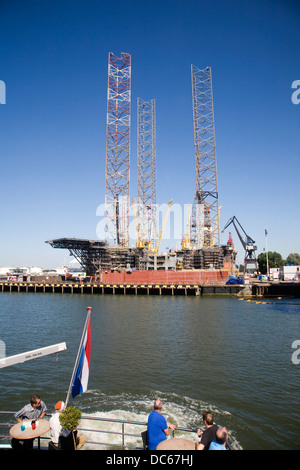 La trivellazione petrolifera della costruzione della piattaforma e Keppel Verolme Botlek cantiere porto di Rotterdam, Paesi Bassi Foto Stock