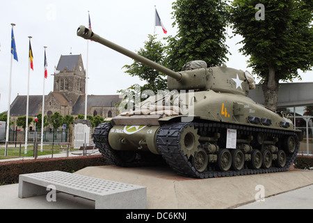 American Sherman serbatoio 'Canale Blues", mostra al Museo Airborne Sainte Mere Eglise Francia Foto Stock