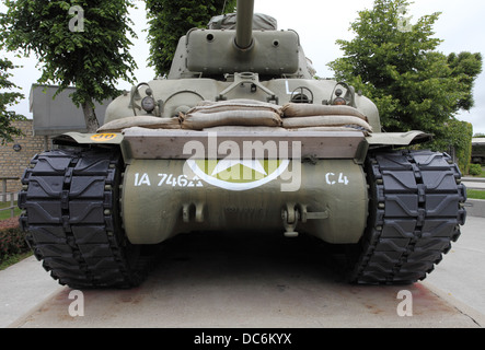 American Sherman serbatoio 'Canale Blues", mostra al Museo Airborne Sainte Mere Eglise Francia Foto Stock