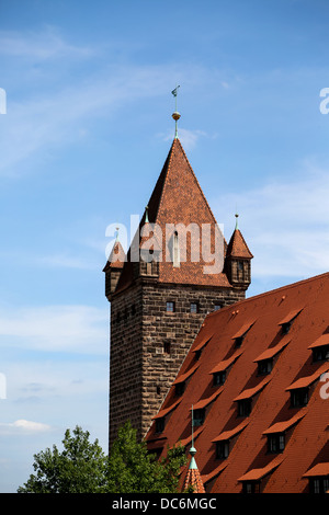 Luginsland Tower presso il Castello di Norimberga in Germania Foto Stock