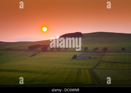 Tramonto, preso dalla A702 Edinburgh Road, Scozia, vicino a Biggar e Edinburgh Foto Stock