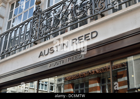 Austin Reed uomini negozio di moda in Regent Street, Londra, Regno Unito. Foto Stock