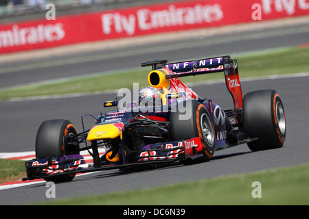 Sebastian Vettel Red Bull Racing alla 2013 F1 Gran Premio di Gran Bretagna a Silverstone. Foto Stock