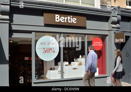 Bertie negozio di calzature in South Molton Street, Mayfair, London, Regno Unito. Foto Stock