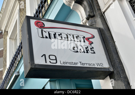 Internet cafe in Leinster Terrace, Bayswater, Londra, Regno Unito. Foto Stock
