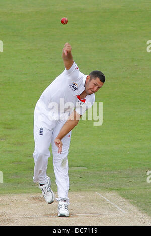 Chester Le Street, Regno Unito. 10 Ago, 2013. Tim Bresnan bowling durante il giorno due delle ceneri Investec 4 test match a Emirates Riverside Stadium, il 10 agosto 2013 a Londra, Inghilterra. Credito: Mitchell Gunn/ESPA/Alamy Live News Foto Stock