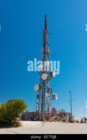 Televsion e Torre delle telecomunicazioni sulla cima di Vidova Gora sull isola di Brac, Croazia Foto Stock