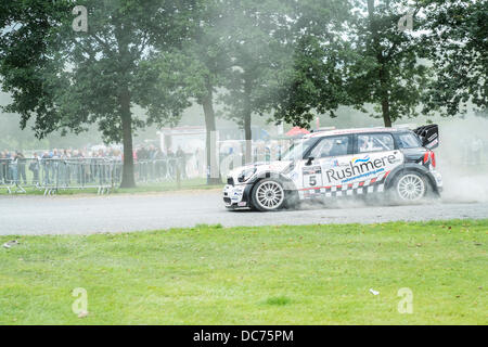 Lurgan, CO ARMAGH, Irlanda del Nord, Regno Unito, 10 agosto 2013, auto da rally partecipando all'annuale Lurgan Park Rally, Roger Bradley/Alamy Live News Foto Stock