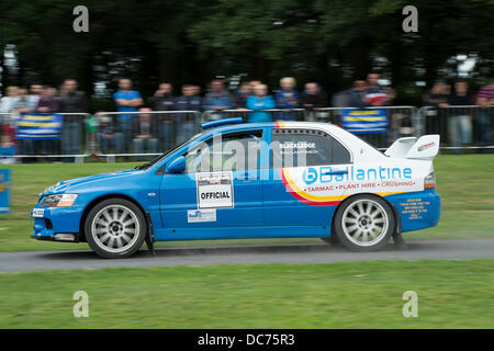 Lurgan, CO ARMAGH, Irlanda del Nord, Regno Unito, 10 agosto 2013, auto da rally partecipando all'annuale Lurgan Park Rally, Roger Bradley/Alamy Live News Foto Stock