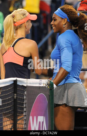 Toronto, Ontario, Canada. 10 Ago, 2013. Toronto, Ontario, Canada, 10 agosto 2013. Serena Williams (USA) e Agnieszka RADWANSKA (POL) in semi finale azione durante il WTA Rogers Cup al centro Rexall di Toronto, Ontario, Canada il 10 agosto. Williams ha vinto 7-6(3), 6-4.Gerry Angus/CSM/Alamy Live News Foto Stock