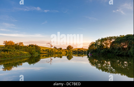 Tramonto su un piccolo lago nel Central Kentucky Foto Stock