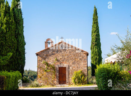 Piccola cappella di pietra in Toscana, Italia Foto Stock