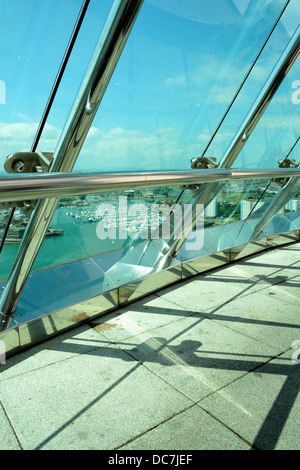 Il livello superiore della piattaforma di visualizzazione di Spinnaker Tower - Gunwharf Quays, Portsmouth Porto, Inghilterra. Foto Stock