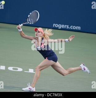 Toronto, Canada. 10 Ago, 2013. Rogers Canadian Open tennis campionati. Magdalena RYBARIKOVA di Polonia restituisce la sfera durante le semi finali di womens singles concorrenza Credito: Azione Sport Plus/Alamy Live News Foto Stock