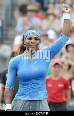 Toronto, Ontario, Canada. 11 Ago, 2013. Toronto, Ontario, Canada, 11 agosto 2013. Serena Williams (USA) dopo aver vinto la finale del WTA Rogers Cup al centro Rexall di Toronto, Ontario, Canada su agosto 11th. Williams è il campione 6-2, 6-0.Gerry Angus/CSM/Alamy Live News Foto Stock