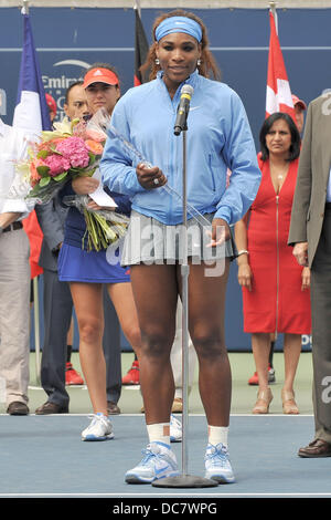 Toronto, Ontario, Canada. 11 Ago, 2013. Toronto, Ontario, Canada, 11 agosto 2013. Serena Williams (USA) dopo aver vinto la finale del WTA Rogers Cup al centro Rexall di Toronto, Ontario, Canada su agosto 11th. Williams è il campione 6-2, 6-0.Gerry Angus/CSM/Alamy Live News Foto Stock