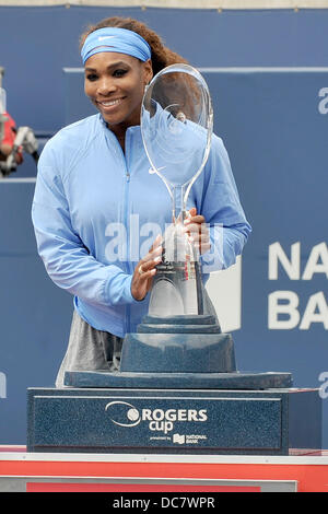 Toronto, Ontario, Canada. 11 Ago, 2013. Toronto, Ontario, Canada, 11 agosto 2013. Serena Williams (USA) dopo aver vinto la finale del WTA Rogers Cup al centro Rexall di Toronto, Ontario, Canada su agosto 11th. Williams è il campione 6-2, 6-0.Gerry Angus/CSM/Alamy Live News Foto Stock