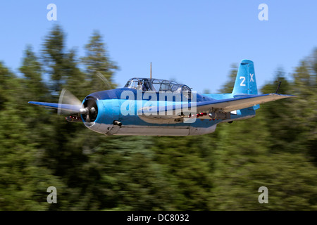 Grumman TBM-3 Avenger, bu85983, pilotato da Chuck Wentworth in volo. Foto Stock