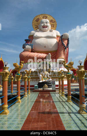 Ridendo felice Big Buddha a Wat Plai Laem Ko Samui Foto Stock