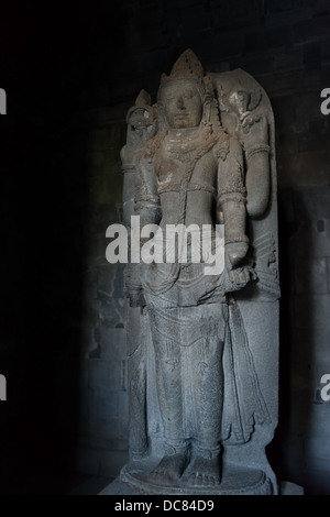 Statua di Shiva nel sud della cella del tempio di Shiva nel tempio di Prambanan, Indonesia, Java, Yogyakarta Foto Stock