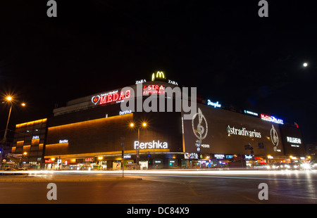 Unirea Shopping Center nella notte Foto Stock