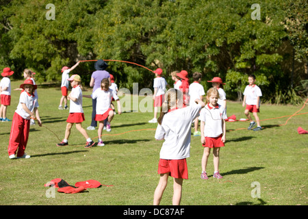 Australian i bambini della scuola elementare a loro annuale di attività sportiva giornata di Sydney Foto Stock