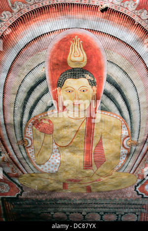 Preziosi dipinti a tempera con immagine del Buddha sul soffitto della caverna risalenti al XVIII secolo in Dambulla tempio nella grotta, Sri Lanka Foto Stock