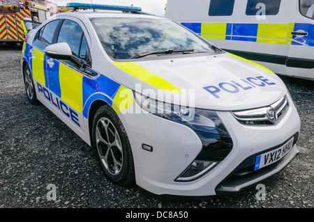 Vauxhall Ampera auto elettriche in livrea della polizia Foto Stock