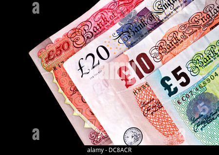 La valuta britannica di carta moneta banconote tracciato di ritaglio Foto Stock