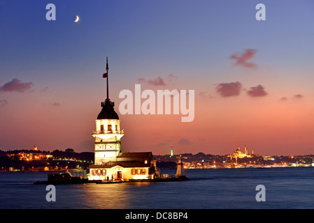 Maiden Tower da est in sunset, Istanbul, Turchia Foto Stock