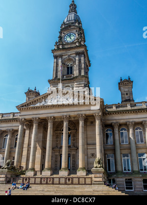 Bolton Town Hall che mostra la torre dell orologio Foto Stock