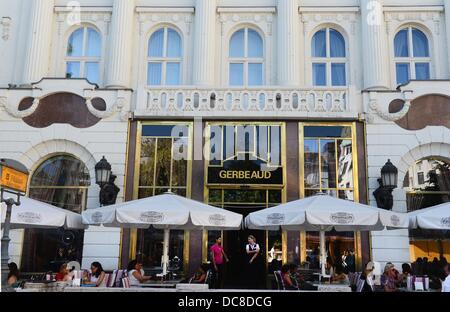 Coffee House Gerbeaud è raffigurato in Budapest, Ungheria, 05 agosto 2013. Si tratta di uno dei più grandi e di lunga data case di caffè in Europa. La società ha utilizzato per essere un provveditore ai tribunali dell'Impero Austro-ungarico. Foto: Jens Kalaene Foto Stock