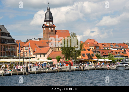 Per vacanza nel porto interno a Waren Müritz, Mecklenburg, Germania. Foto Stock