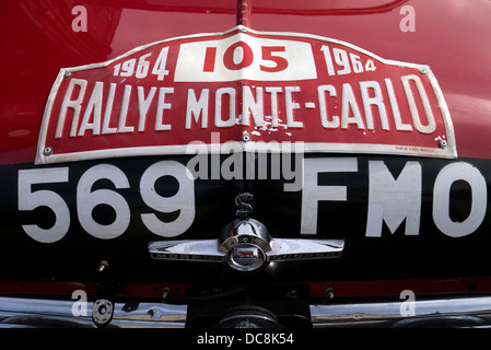 1964 Morris Mini Cooper Rally di Monte Carlo auto conducente Rauno Aatonen / Navigatore tony Ambrogio. Foto Stock