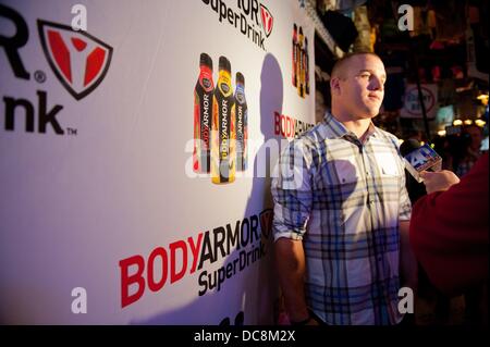 Manhattan, New York, Stati Uniti d'America. 12 Ago, 2013. Los Angeles gli angeli di Anaheim outfielder MIKE TROUT parla con i media a Foley's NY Pub & Ristorante al trentatreesimo Street, Lunedì 12 Agosto, 2013. Credito: Bryan Smith/ZUMAPRESS.com/Alamy Live News Foto Stock