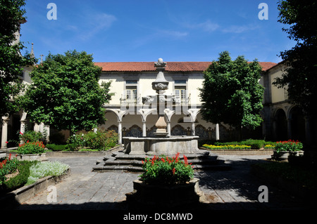 Chiostro. Monastero di S. Martinho de Tibães, Braga, Portogallo Foto Stock