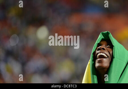 Mosca, Russia. 12 Ago, 2013. La Giamaica nella Shelly-Ann Fraser-Pryce festeggia dopo aver vinto le donne 100m Finale al quattordicesimo IAAF ai Campionati Mondiali di atletica di Luzhniki Stadium di Mosca, Russia, 12 agosto 2013. Foto: Bernd Thissen/dpa/Alamy Live News Foto Stock