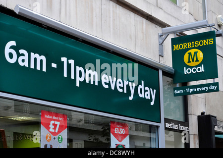 Morrisons supermercato segno nel centro di Londra, Regno Unito Foto Stock